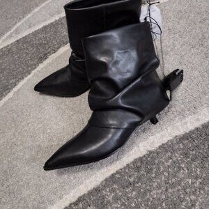 Time and Tru Women's Scrunch Fold-Over Kitten Heel Booties Black size 9 New